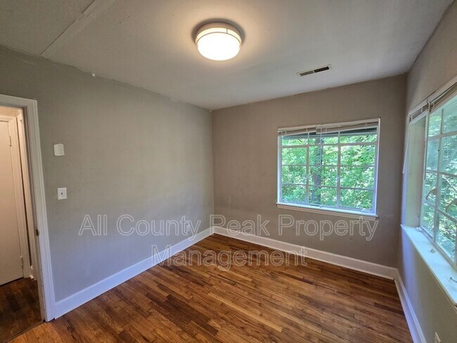 Building Photo - 111 Hollyberry Ln