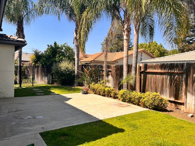 Building Photo - SOUTHWEST BAKERSFIELD- POOL