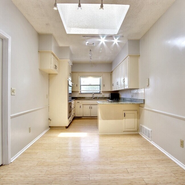 Building Photo - 5725 Ridgerock Ct