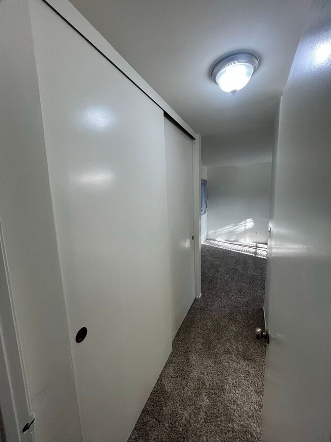 Building Photo - Beautiful 4 Bd Townhouse