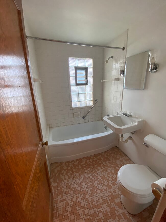 Building Photo - 2109 N 55th St