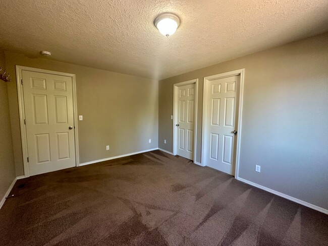 Building Photo - Three Bedroom Home in South Salem with a View