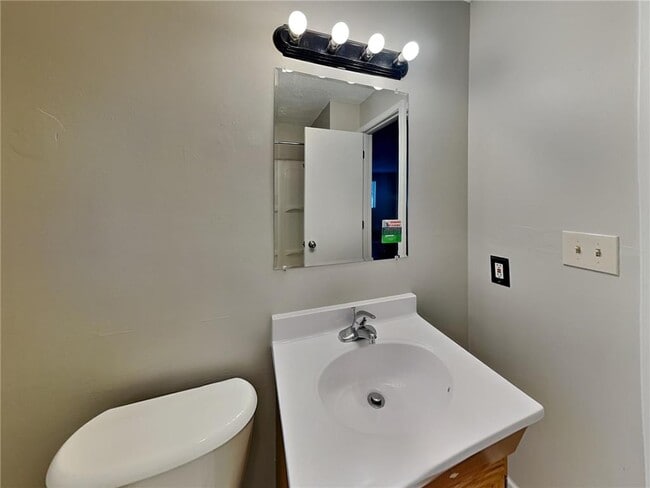 Building Photo - 1856 Clear Ave E