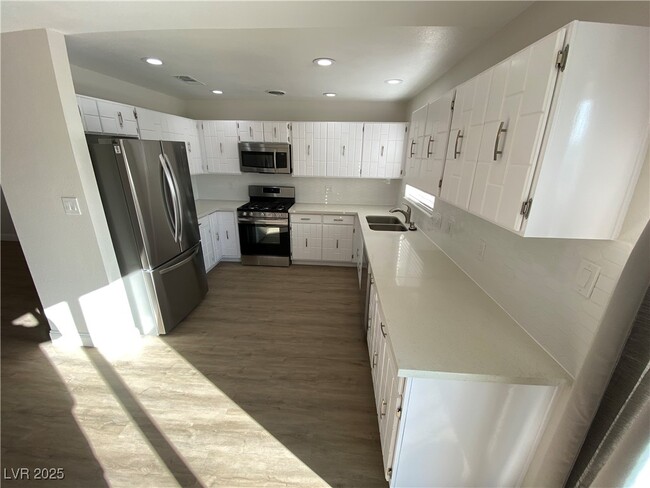 Building Photo - 7409 Bagdad Ct