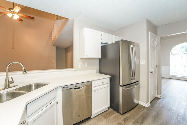 Building Photo - 871 Louisa Ln