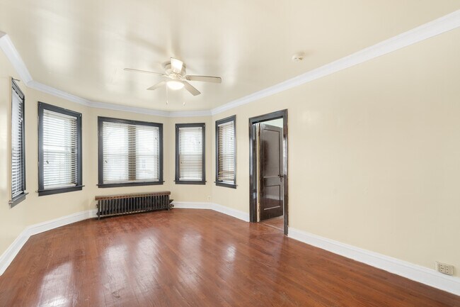 Building Photo - 8533 S Oglesby Ave