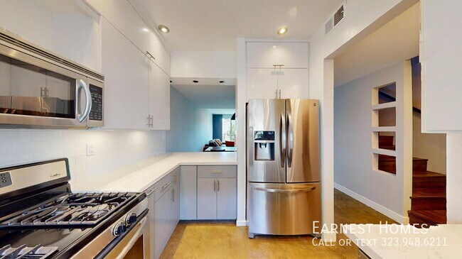 Building Photo - 849 N Sweetzer Ave