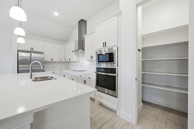 Building Photo - 208 Sequoia Dr