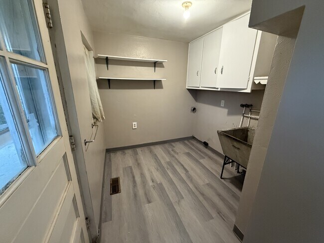 Building Photo - 4520 Rosemary Ave.