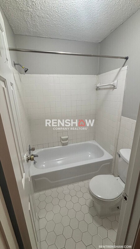 Building Photo - 4644 Benoit Dr