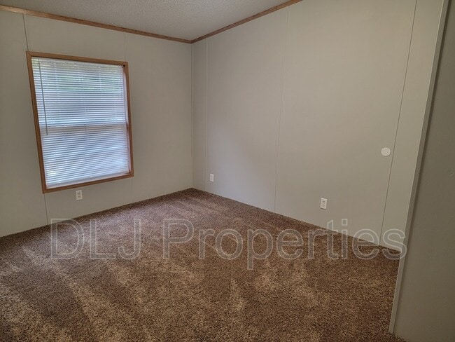 Building Photo - 1612 US-25W