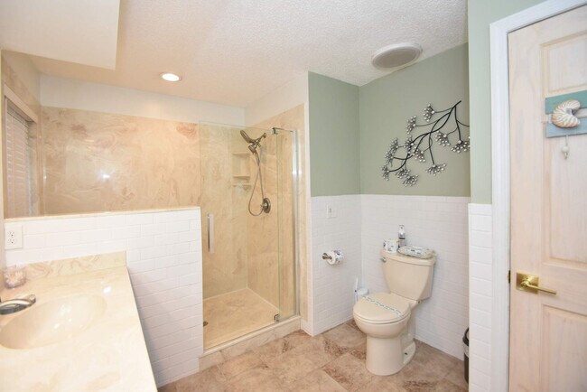 Building Photo - 3 Cherokee Ct W