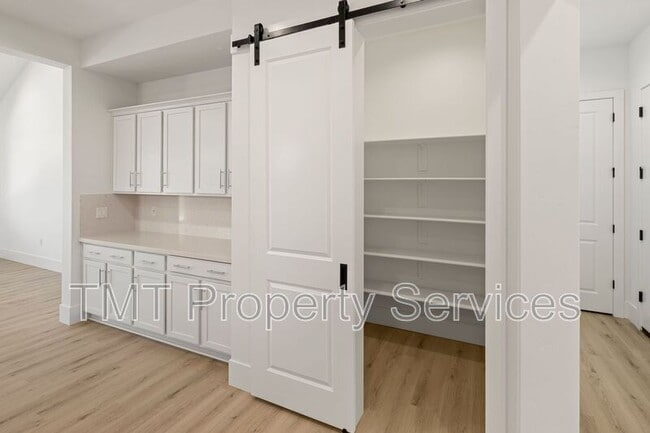 Building Photo - 9041 Ventura St