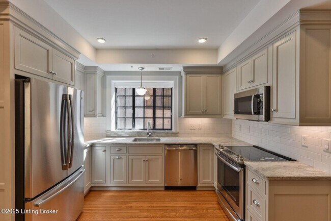 Building Photo - 1411 Willow Ave