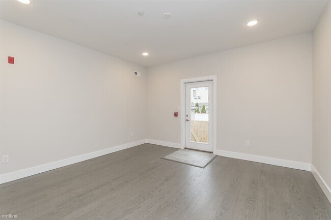 Primary Photo - 1306 N Marshall St