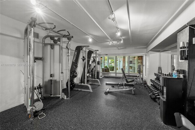 Building Photo - 5055 Collins Ave