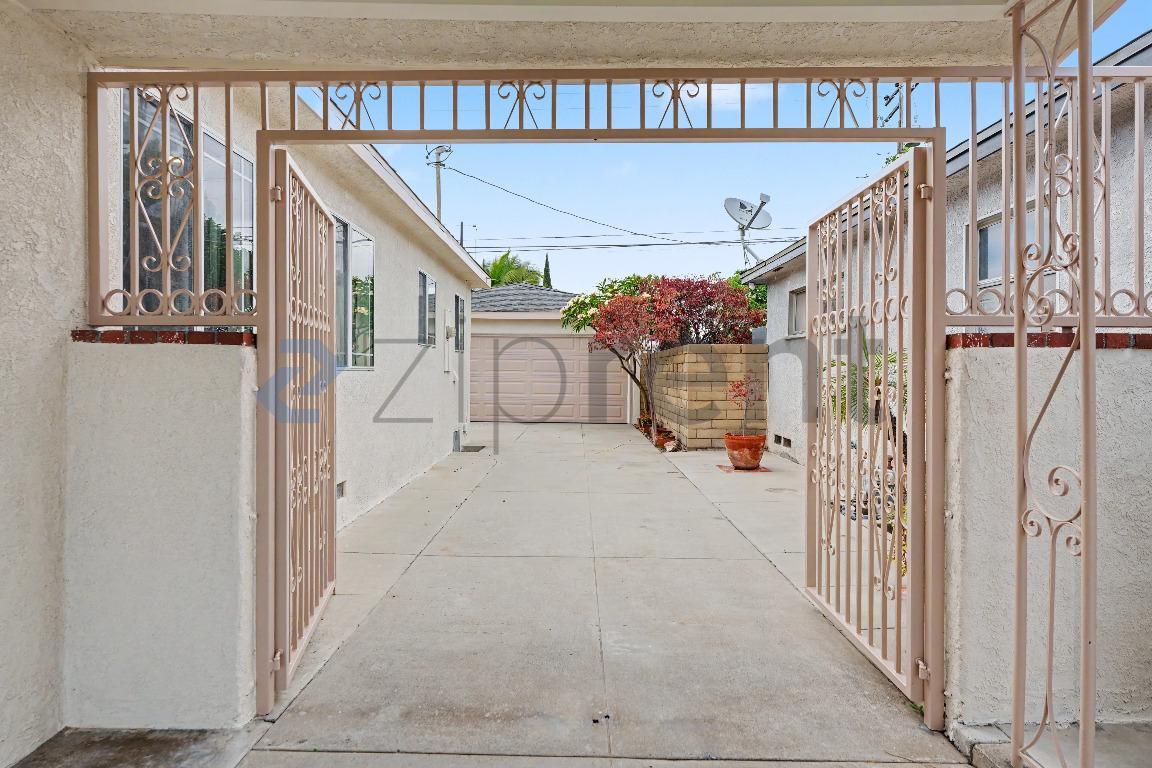 Building Photo - Unit