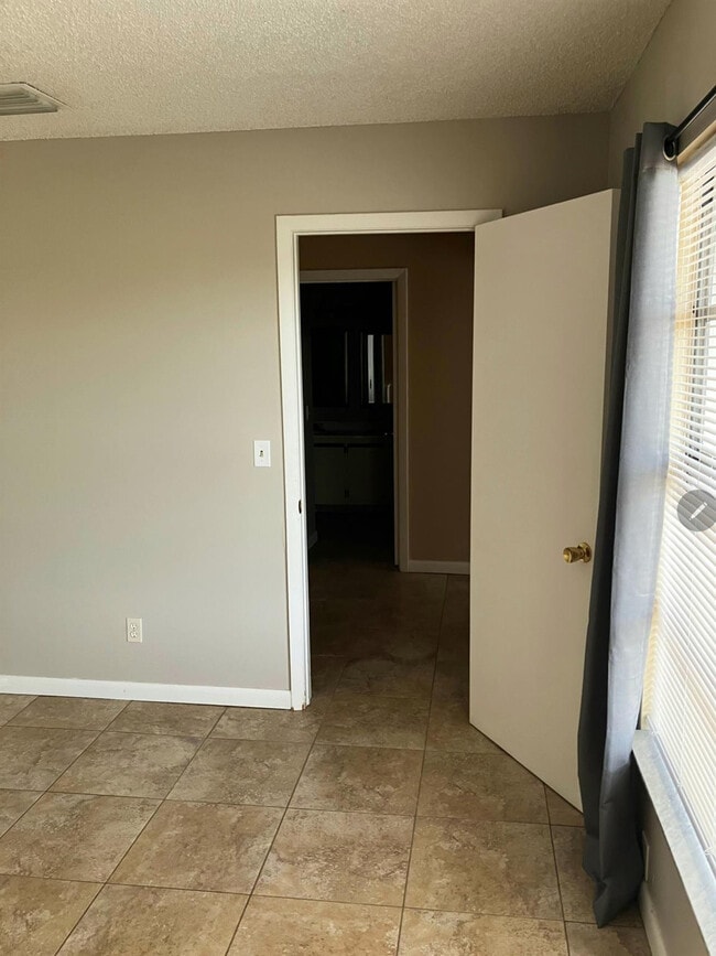 Building Photo - 5282 SE 43rd Trce