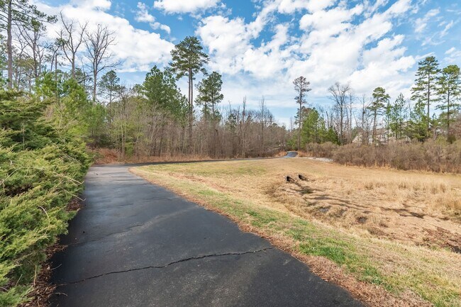 Building Photo - Conveniently located 2-bedroom, 2.5-bathroom home in Morrisville, NC