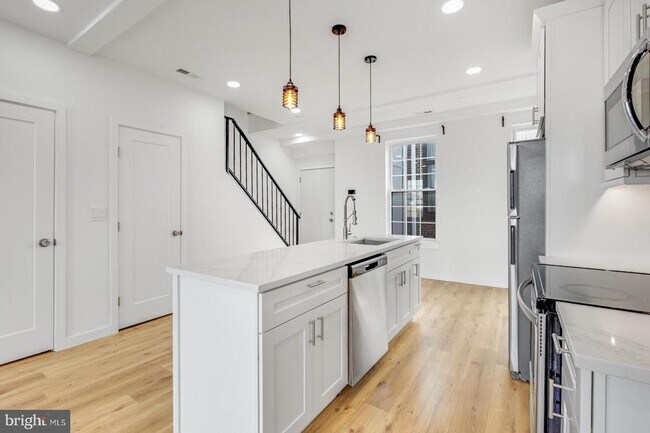 Building Photo - 2045 Trenton Ave