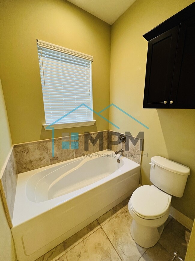 Building Photo - 111 Briar Glen Dr