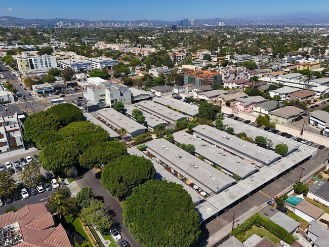 Building Photo - 4040 Grand View Blvd