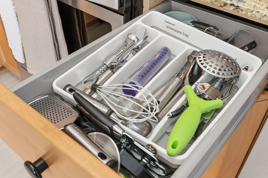 Building Photo - 5057 Les Chateaux Dr