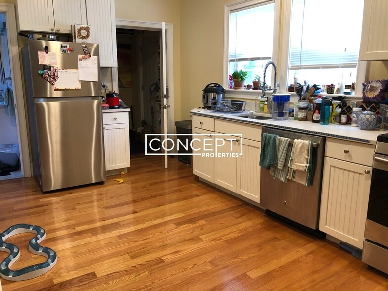 Building Photo - 8 Claremon St