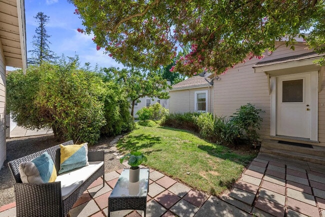 Building Photo - 1595 Santa Clara St