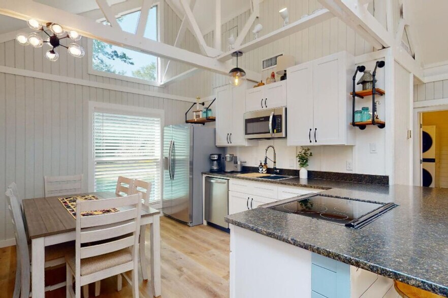 Building Photo - 2171 N Forest Pkwy