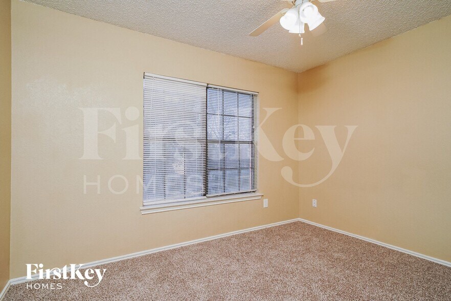 Building Photo - 3934 Cochise Dr