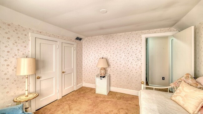 Building Photo - 549 Tuckahoe Rd