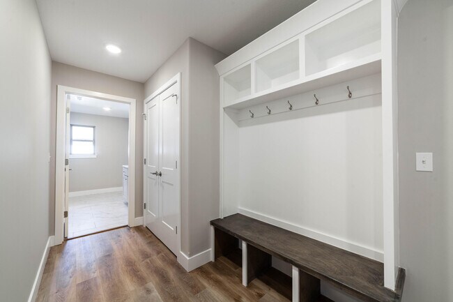 Building Photo - 1211 Shallow Ridge Cir