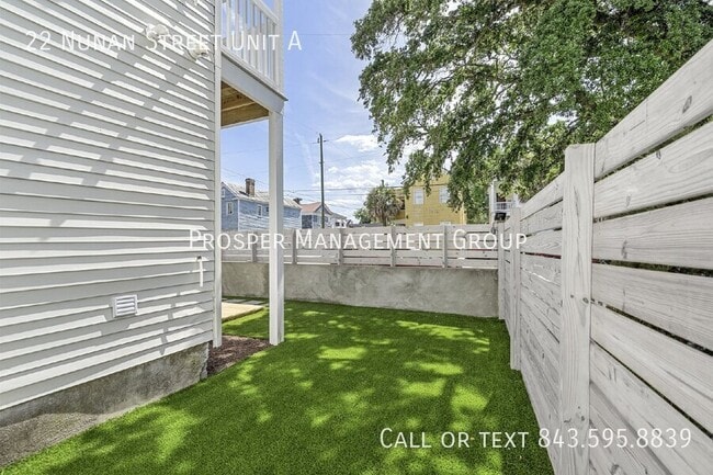 Building Photo - 22 Nunan St