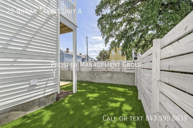 Building Photo - Charming, Renovated Downstairs 2-Bedroom U...