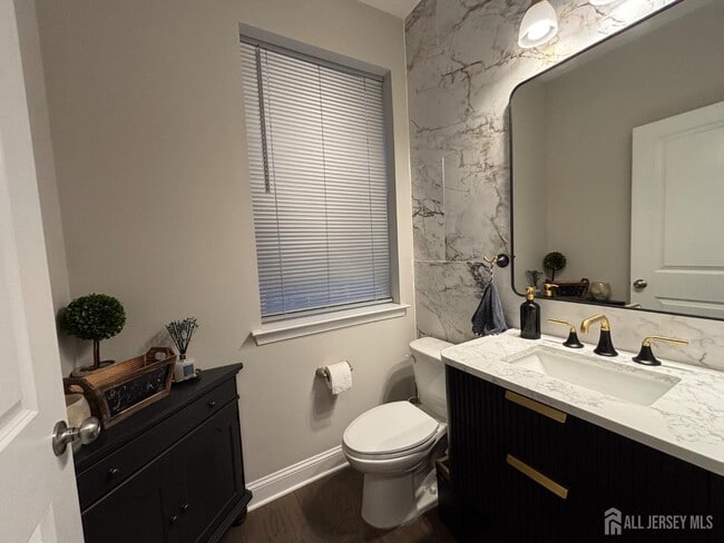 Building Photo - 1205 Hights Farm Rd N