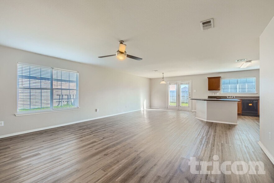 Building Photo - 208 Silver Spur Dr