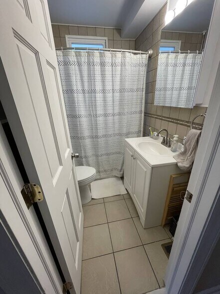 Building Photo - 2734 N Lawndale Ave