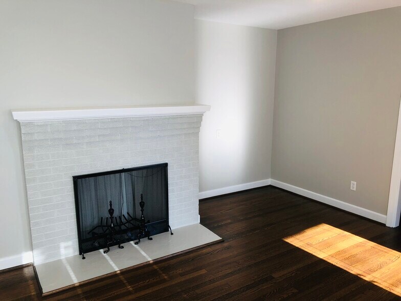 Building Photo - 1509 Peachtree Dr