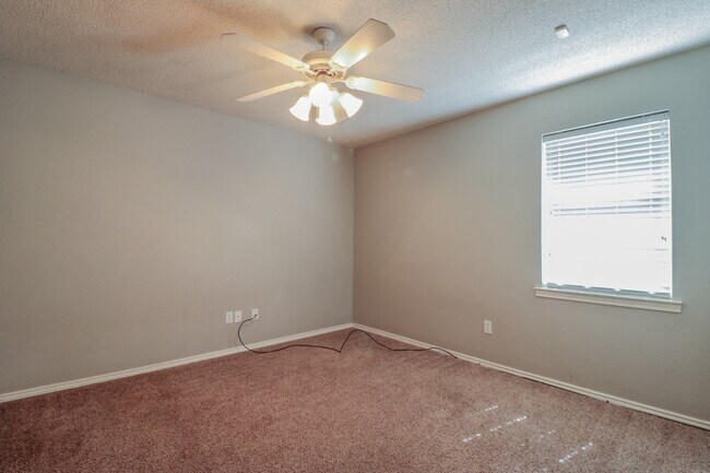 Building Photo - Enchanting 4-Bedroom in Northwest Lubbock