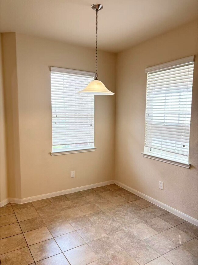 Building Photo - 14246 Dos Palos Dr