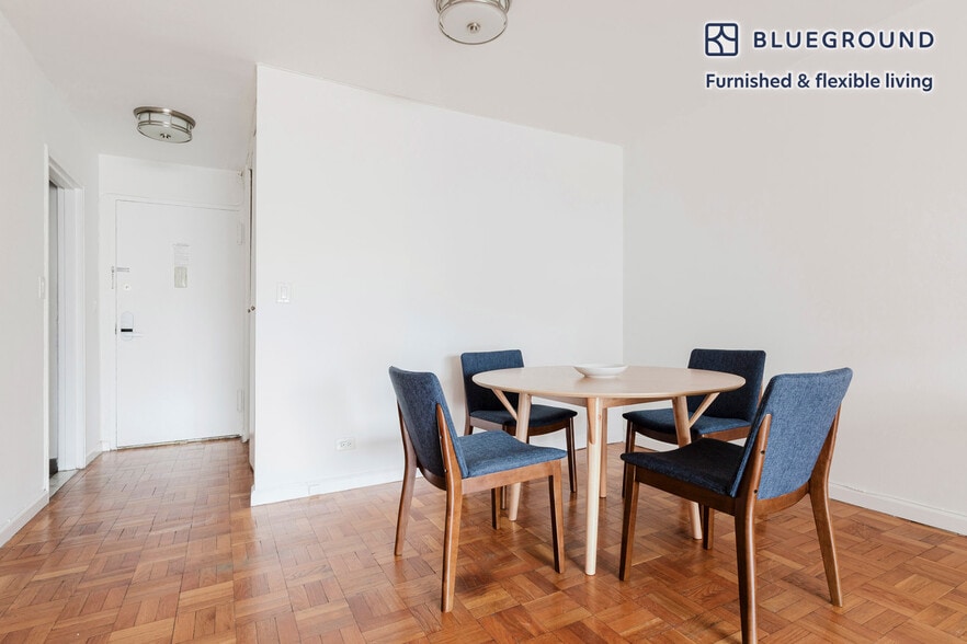 Building Photo - 420 E 80th St