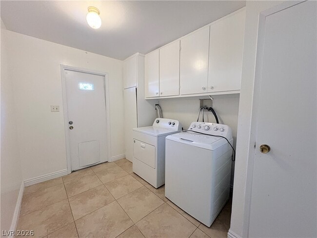 Building Photo - 1575 Cherokee Ln