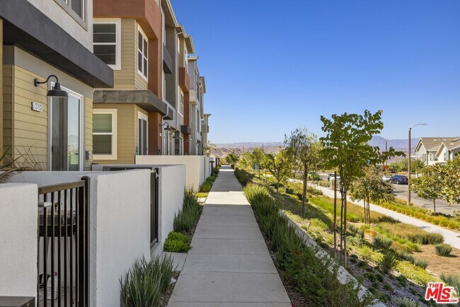 Building Photo - 27109 Vly Oak Pl