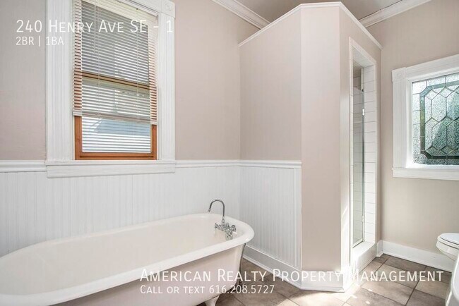 Building Photo - 240 Henry Ave SE