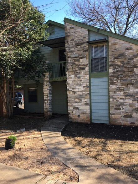 Building Photo - 1714 CINNAMON PATH