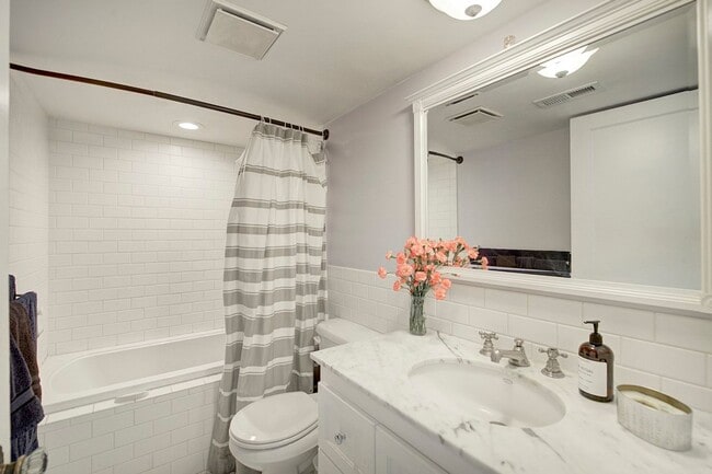 Building Photo - 3 bedroom 2.5 View Property Beach Access  ...