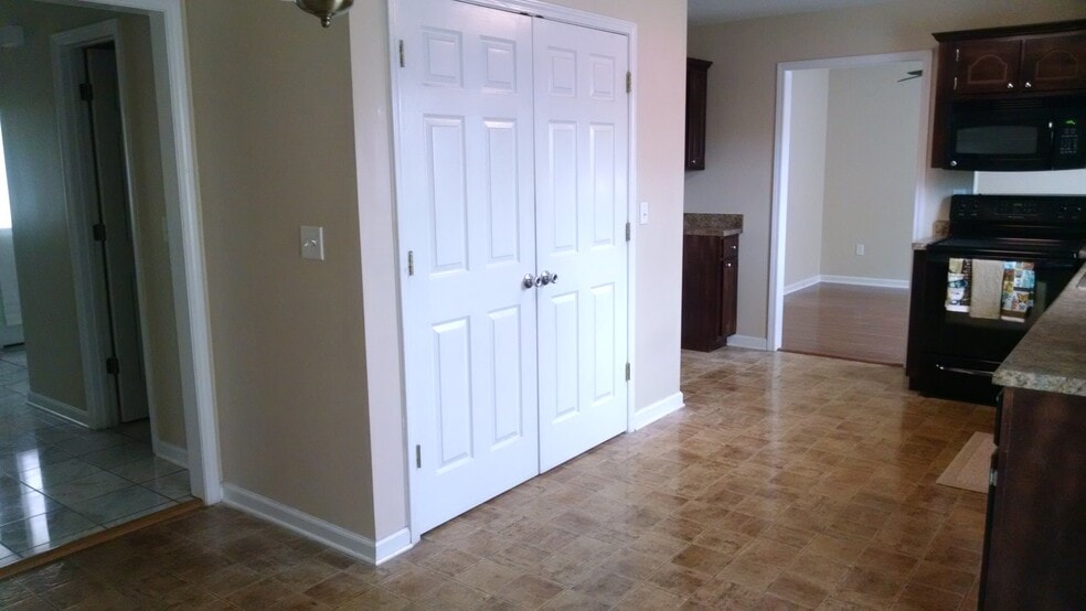 Laundry room - 4803 Marion Ripley Rd