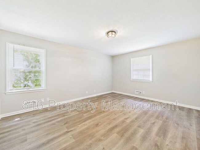 Building Photo - 3233 Shady Bend Dr
