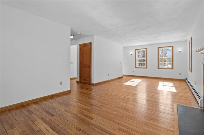 Building Photo - 27 River St